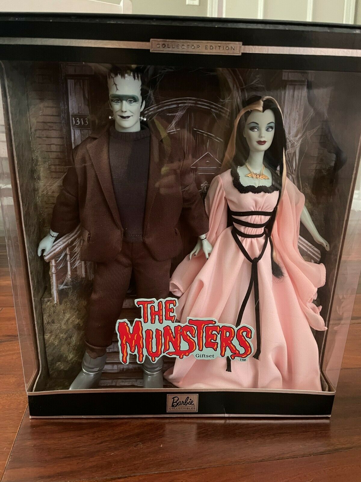 The Munsters 2001 Barbie Doll Collectibles Giftset Excellent Box Herman & Lily!